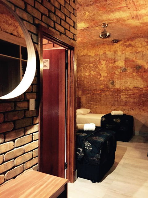 The Lookout Cave Underground Motel - Darwin Holiday 37