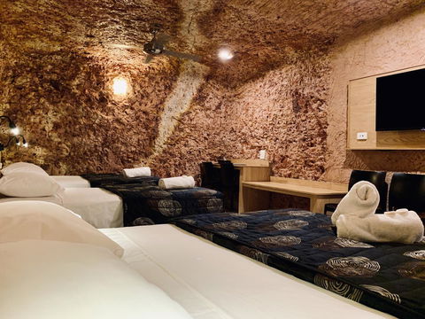 The Lookout Cave Underground Motel - Darwin Holiday 5