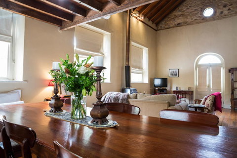 Clare Valley Heritage Retreat - Darwin Holiday 7