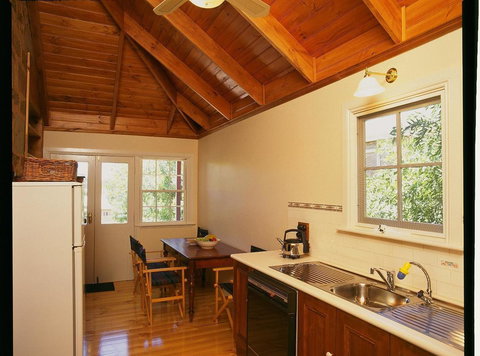 Clare Valley Heritage Retreat - Darwin Holiday 13