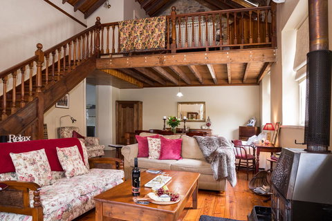 Clare Valley Heritage Retreat - Darwin Holiday 12