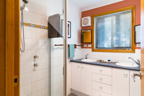 Southern Ocean Lookout - Darwin Holiday 10