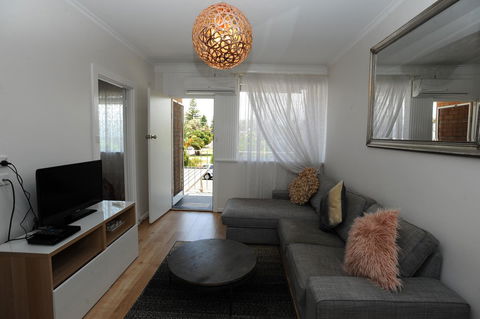 Glenelg Holiday Apartments-The Broadway - Darwin Holiday 0
