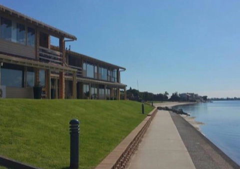 Lakeside - Darwin Holiday 4