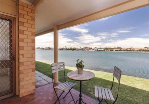 Lakeside - Darwin Holiday 1