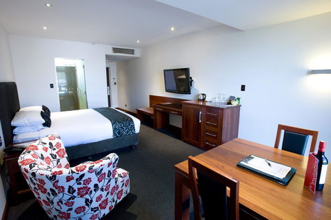 The Commodore - Darwin Holiday 35