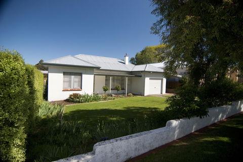 The Commodore - Darwin Holiday 20