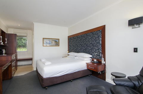 The Commodore - Darwin Holiday 39