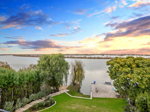 Muse On The Murray - Darwin Holiday 14