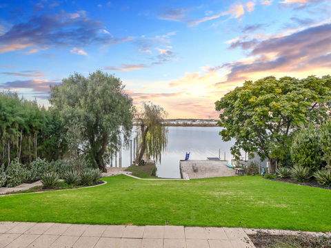 Muse On The Murray - Darwin Holiday 12