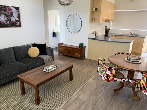 Sunshine Four - Darwin Holiday 0