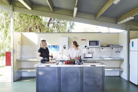 NRMA Victor Harbor Beachfront Holiday Park - Darwin Holiday 25