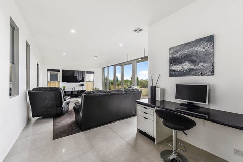 KENNEDY EXECUTIVE TOWNHOUSE - Darwin Holiday 16