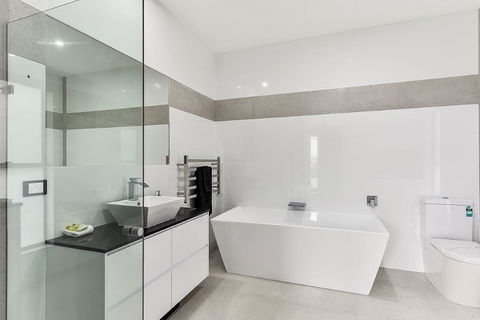 KENNEDY EXECUTIVE TOWNHOUSE - Darwin Holiday 1