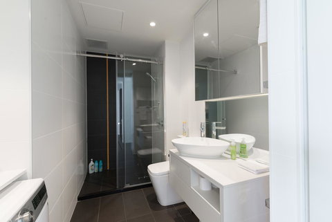 Ther-Rich Elegant 1BR Apartment In Walkerville - Darwin Holiday 23