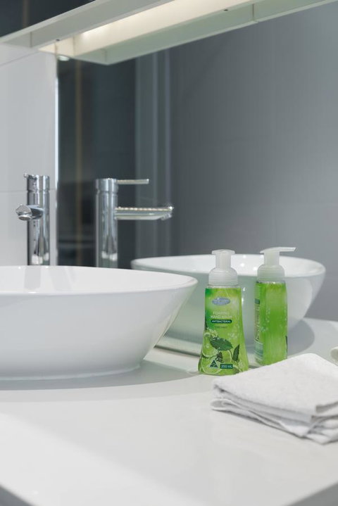 Ther-Rich Elegant 1BR Apartment In Walkerville - Darwin Holiday 24