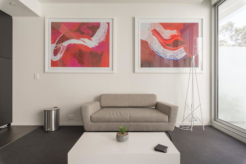 Ther-Rich Elegant 1BR Apartment In Walkerville - Darwin Holiday 18