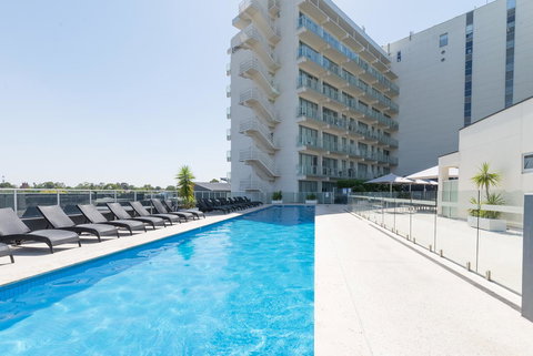 Ther-Rich Elegant 1BR Apartment In Walkerville - Darwin Holiday 34