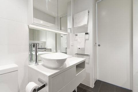 Ther-Rich Elegant 1BR Apartment In Walkerville - Darwin Holiday 21