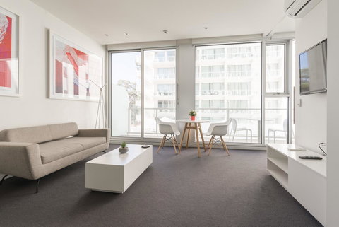 Ther-Rich Elegant 1BR Apartment In Walkerville - Darwin Holiday 14