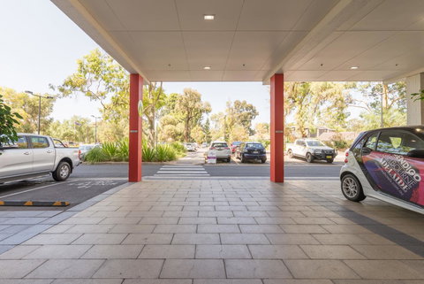 Ther-Rich Elegant 1BR Apartment In Walkerville - Darwin Holiday 42