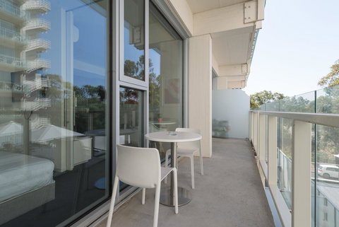 Ther-Rich Elegant 1BR Apartment In Walkerville - Darwin Holiday 28