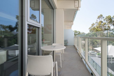Ther-Rich Elegant 1BR Apartment In Walkerville - Darwin Holiday 30