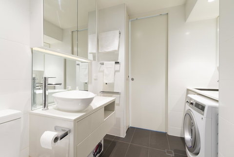 Ther-Rich Elegant 1BR Apartment In Walkerville - Darwin Holiday 22