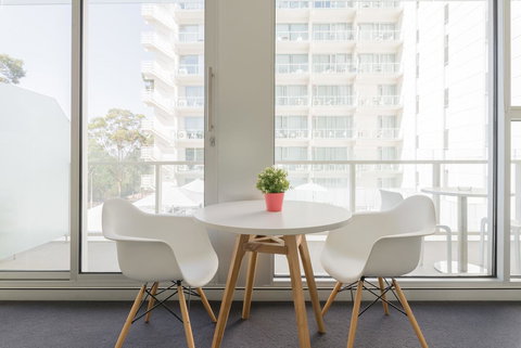 Ther-Rich Elegant 1BR Apartment In Walkerville - Darwin Holiday 15