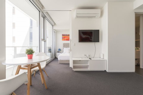 Ther-Rich Elegant 1BR Apartment In Walkerville - Darwin Holiday 16