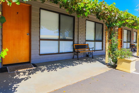 Country Roads Motor Inn Naracoorte - Darwin Holiday 24