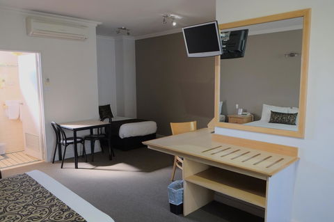 Berri Hotel - Darwin Holiday 24