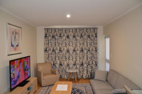 ADELAIDE CENTRAL APARTMENT - 3BR, 2BATH & CARPARK - Darwin Holiday 1