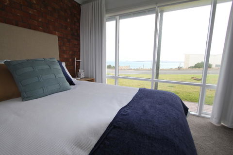 Southern Sands\' Beachfront Apartment - Darwin Holiday 12