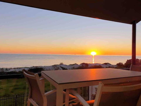 Luxurious 3 Bedroom Beachfront - Panoramic Views - Darwin Holiday 0