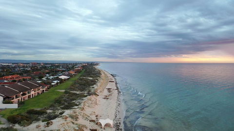 Luxurious 3 Bedroom Beachfront - Panoramic Views - Darwin Holiday 1