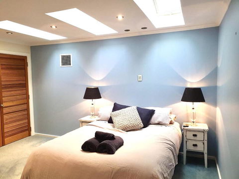 Luxurious 3 Bedroom Beachfront - Panoramic Views - Darwin Holiday 6