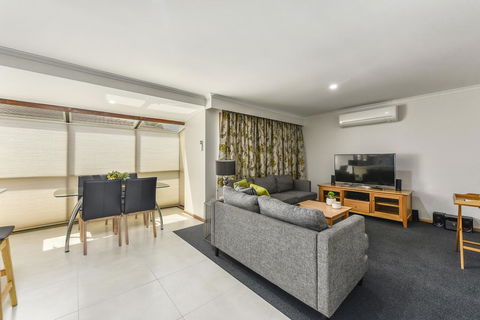 City Four Apartment - Darwin Holiday 2