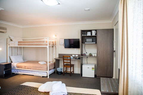 Lilac City Motor Inn & Steakhouse - Darwin Holiday 3