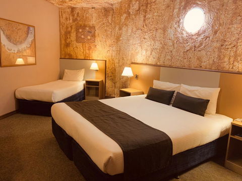Desert Cave Hotel - Darwin Holiday 24