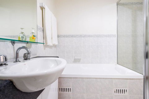 Executive 3 Bedroom Apartment + Internet + Parking - Darwin Holiday 18