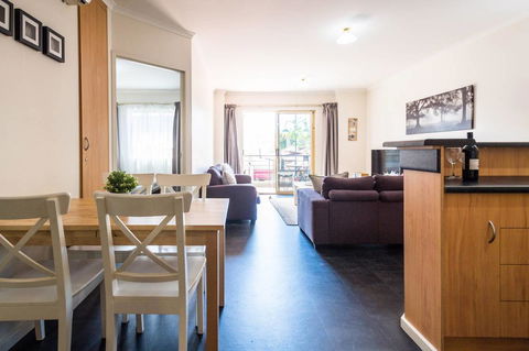 Executive 3 Bedroom Apartment + Internet + Parking - Darwin Holiday 21