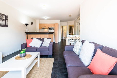 Executive 3 Bedroom Apartment + Internet + Parking - Darwin Holiday 7