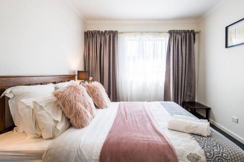 Executive 3 Bedroom Apartment + Internet + Parking - Darwin Holiday 4