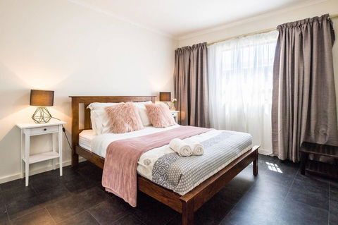 Executive 3 Bedroom Apartment + Internet + Parking - Darwin Holiday 9