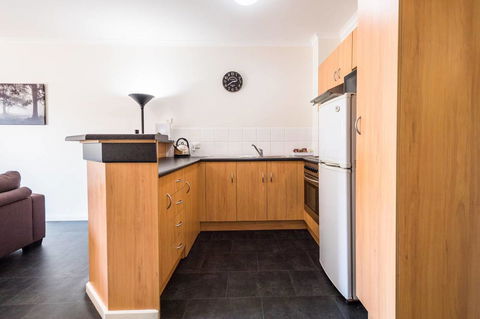 Executive 3 Bedroom Apartment + Internet + Parking - Darwin Holiday 5