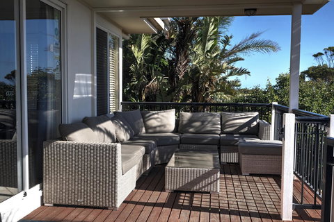 The Whitehouse - Darwin Holiday 1