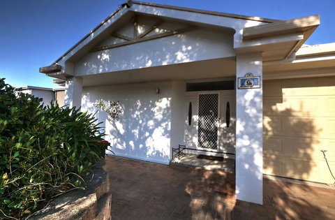 The Whitehouse - Darwin Holiday 3