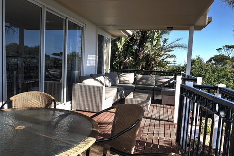 The Whitehouse - Darwin Holiday 4