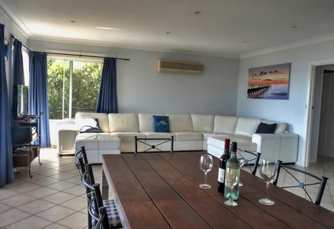 The Whitehouse - Darwin Holiday 8